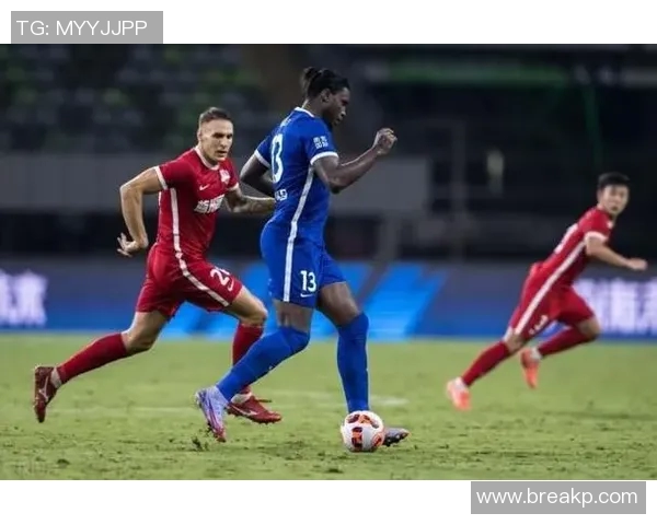 武汉网球队战术解析:深度剖析盯防策略与训练方法